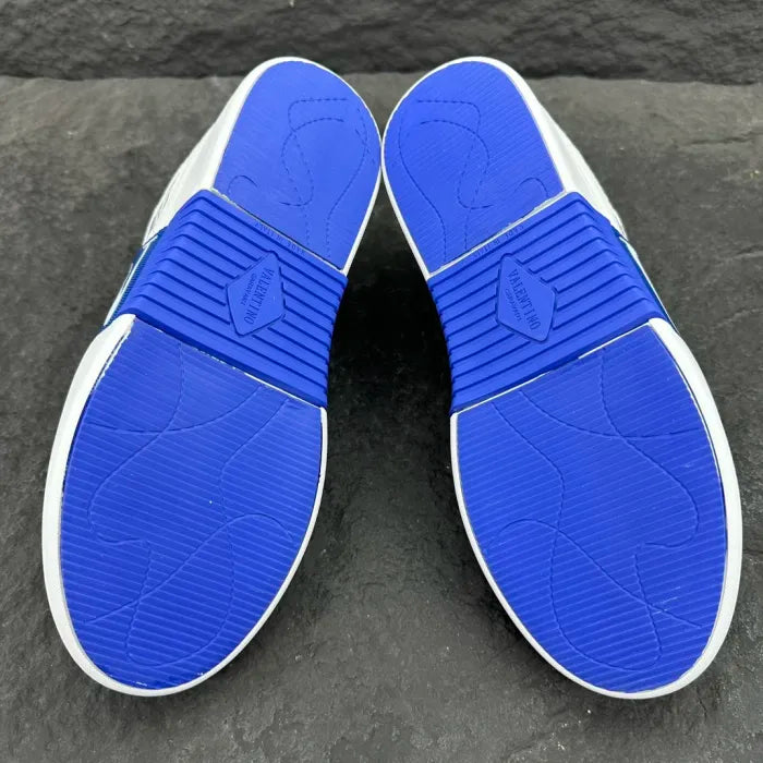 V - SNEAKERS