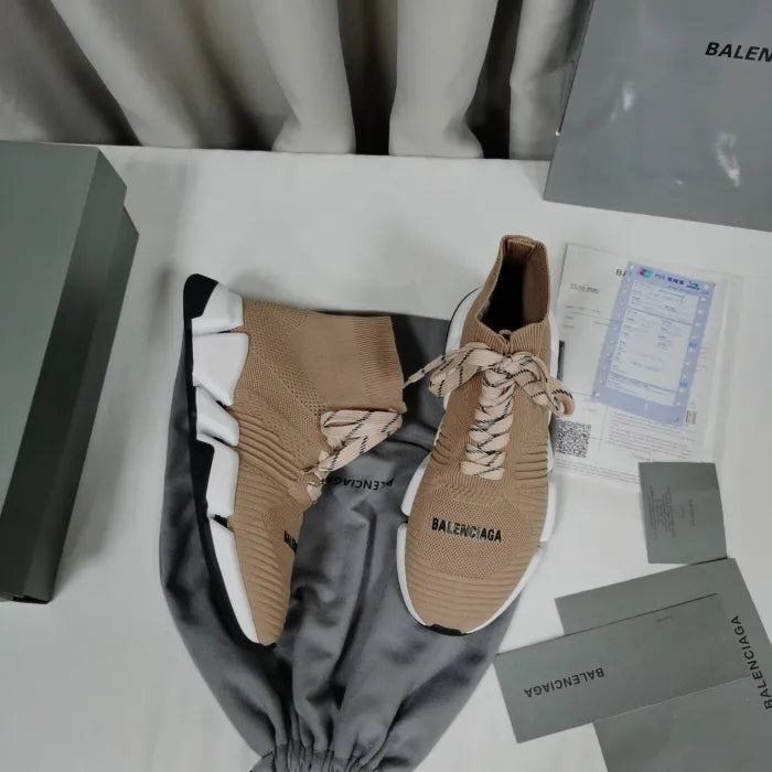 B - SNEAKERS