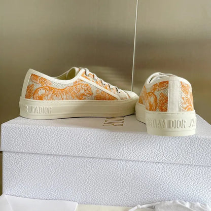 D - SNEAKERS
