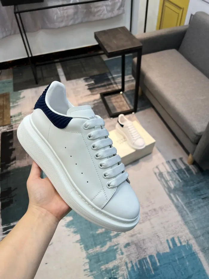 A - SNEAKERS