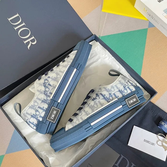 D - SNEAKERS