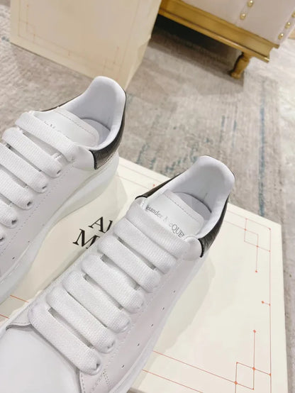 A - SNEAKERS