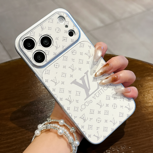 高級感のあるエンボス加工のiPhoneケース