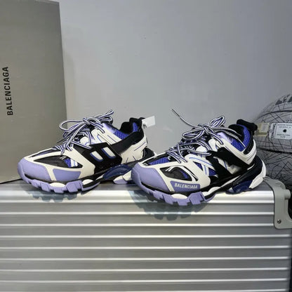 B - SNEAKERS