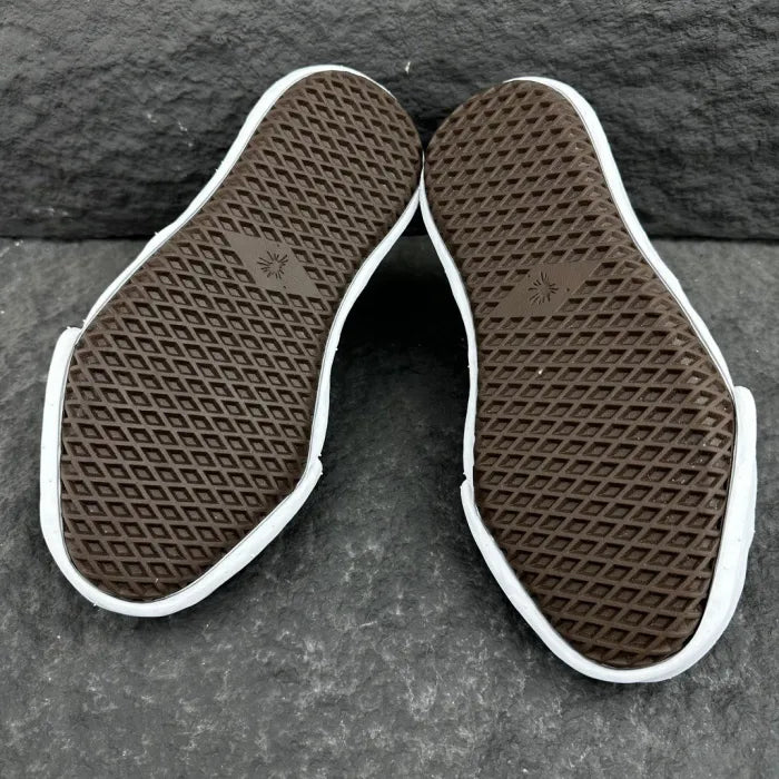 A - SNEAKERS