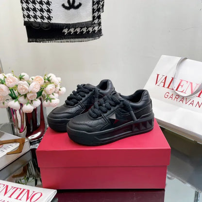 V - SNEAKERS