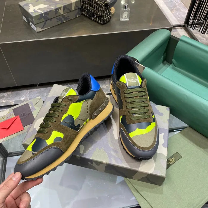 V - SNEAKERS