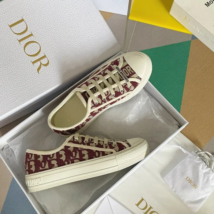 D - SNEAKERS