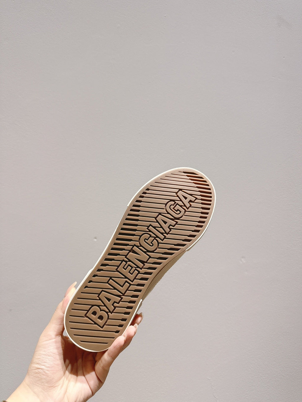 B-Sneakers