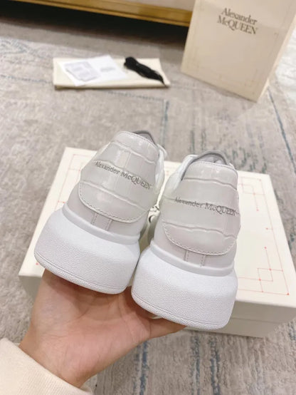 A - SNEAKERS