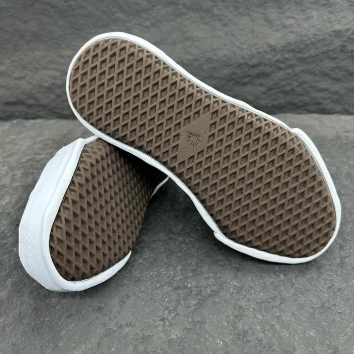 A - SNEAKERS