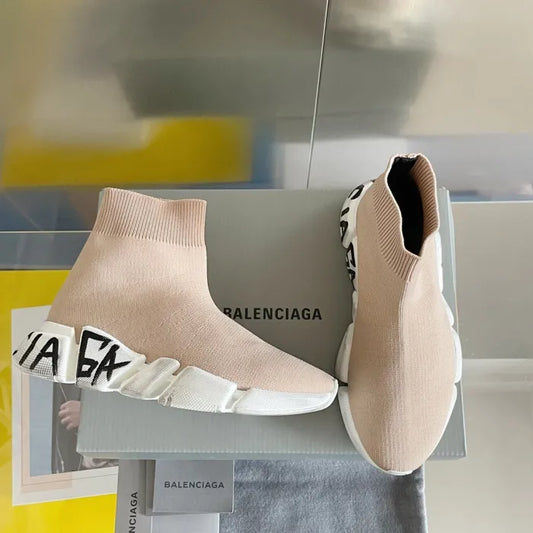 B - SNEAKERS