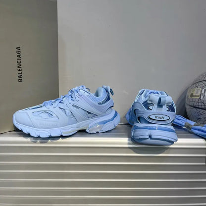 B - SNEAKERS