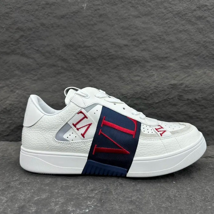 V - SNEAKERS