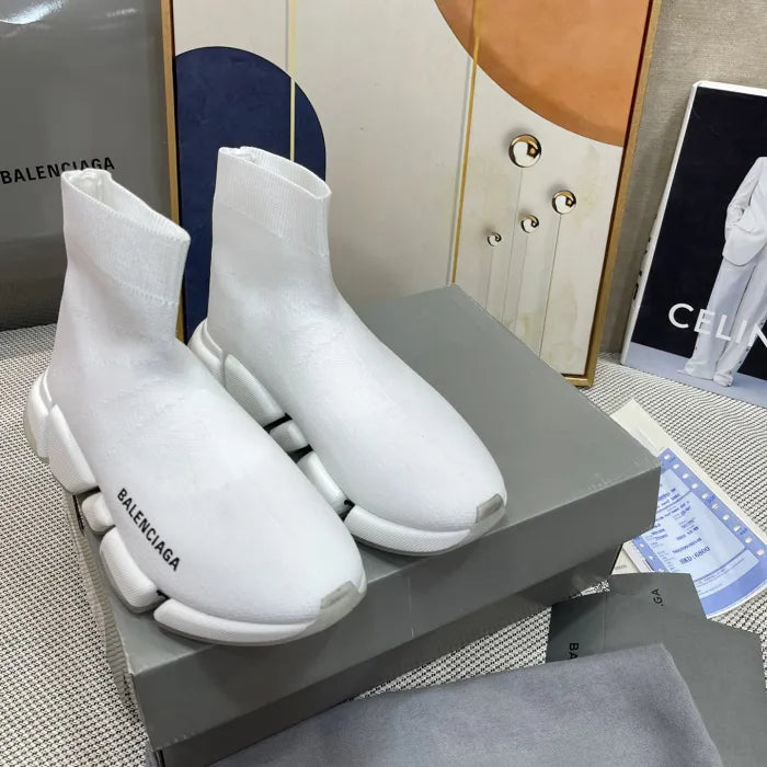 B - SNEAKERS