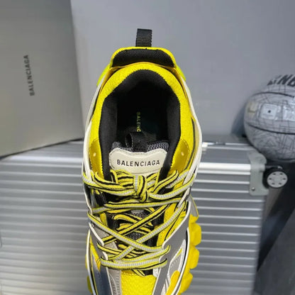 B - SNEAKERS