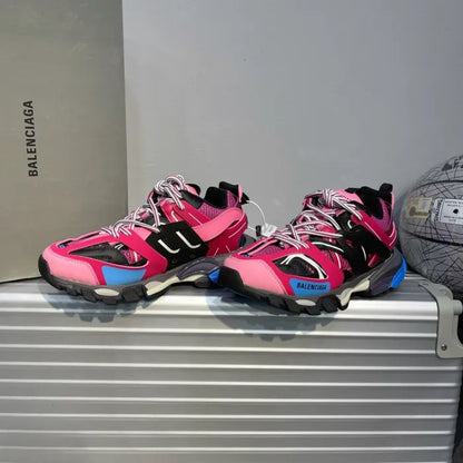B - SNEAKERS