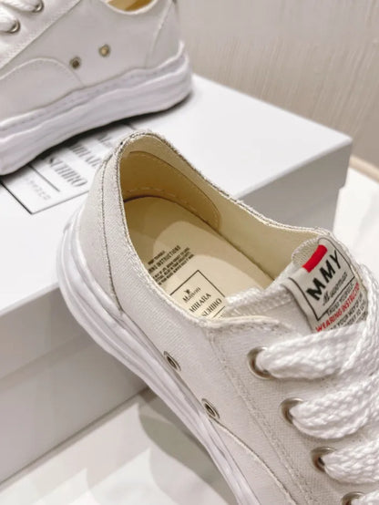 A - SNEAKERS
