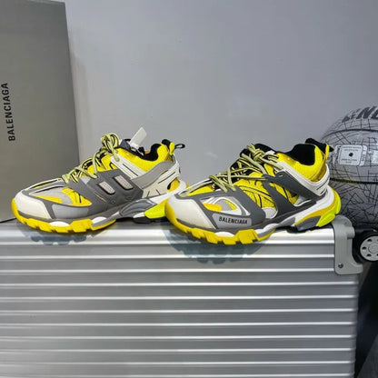 B - SNEAKERS