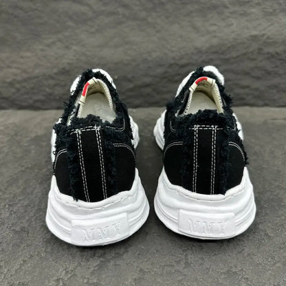 A - SNEAKERS