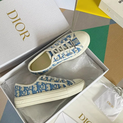 D - SNEAKERS