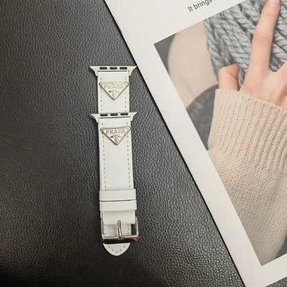 Tali Jam Tangan Kulit Apple Watch dengan Label Monogram Segitiga Ganda