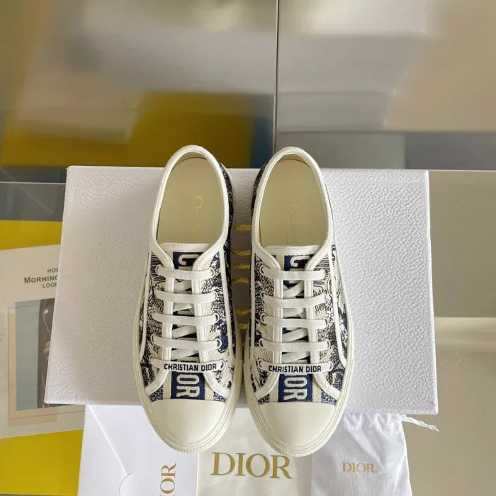 D - SNEAKERS