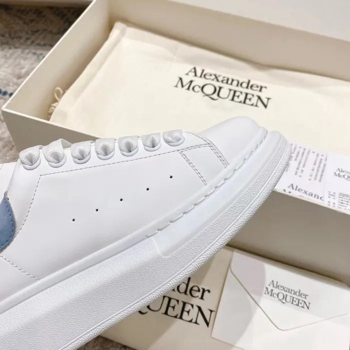 A - SNEAKERS