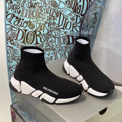 B - SNEAKERS