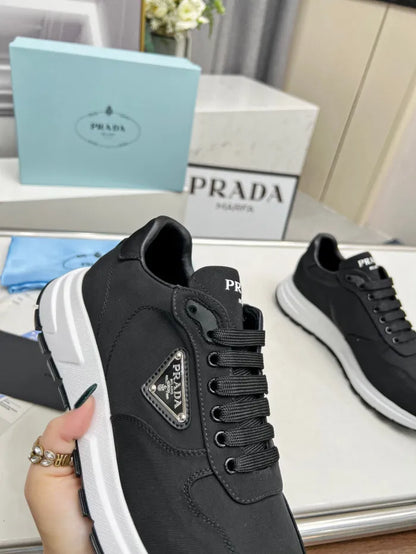 P - SNEAKERS