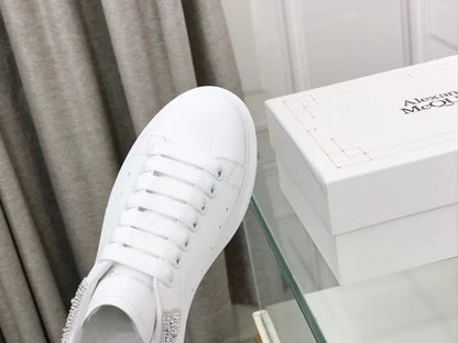 A - SNEAKERS