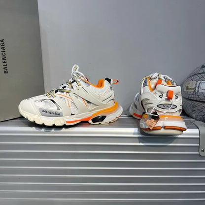 B - SNEAKERS