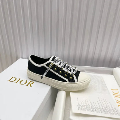 D - SNEAKERS