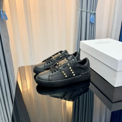 V - SNEAKERS