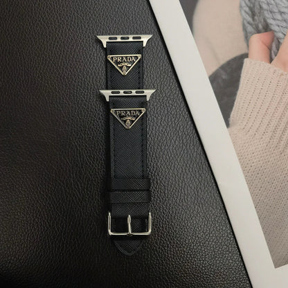 Tali Jam Tangan Kulit Apple Watch dengan Label Monogram Segitiga Ganda