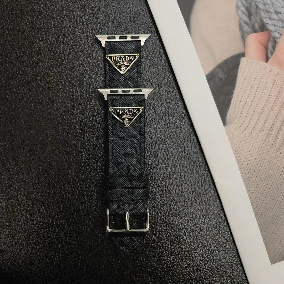 Tali Jam Tangan Kulit Apple Watch dengan Label Monogram Segitiga Ganda