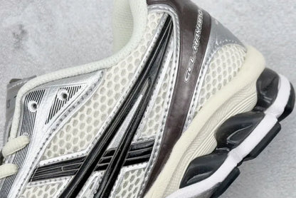 A - SNEAKERS
