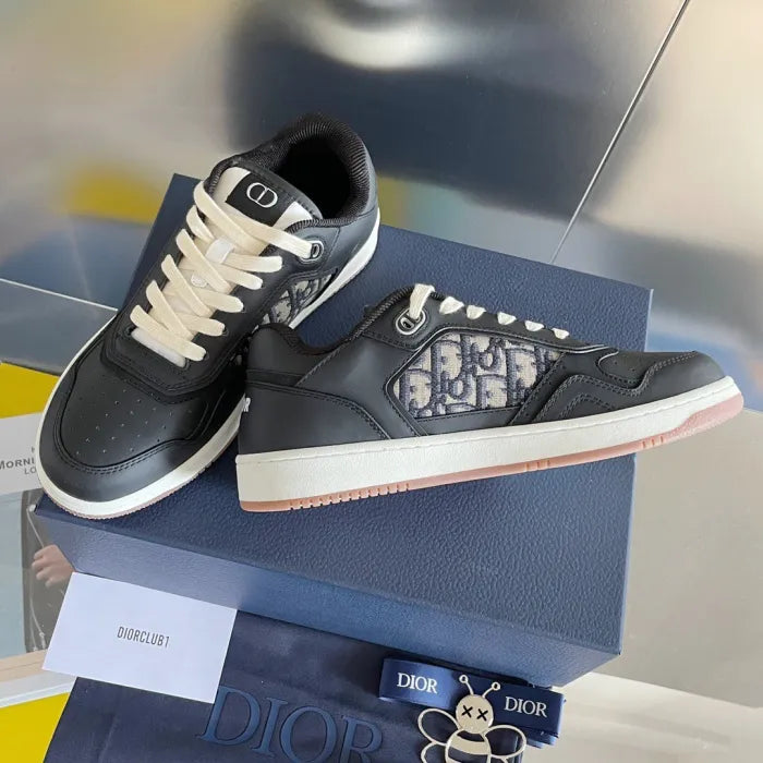 D - SNEAKERS
