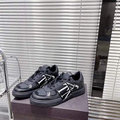 V - SNEAKERS