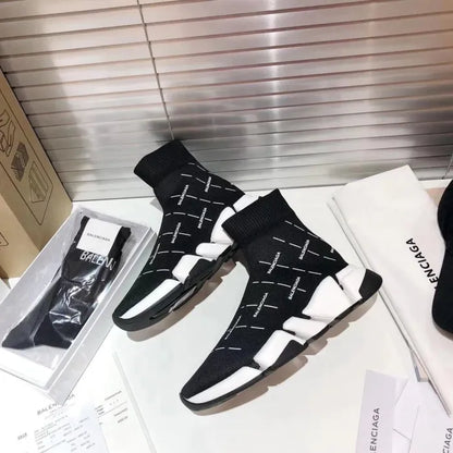 B - SNEAKERS