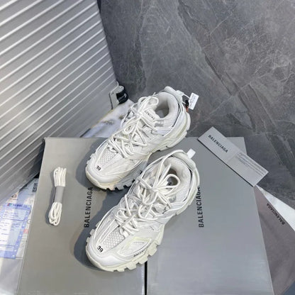 B - SNEAKERS