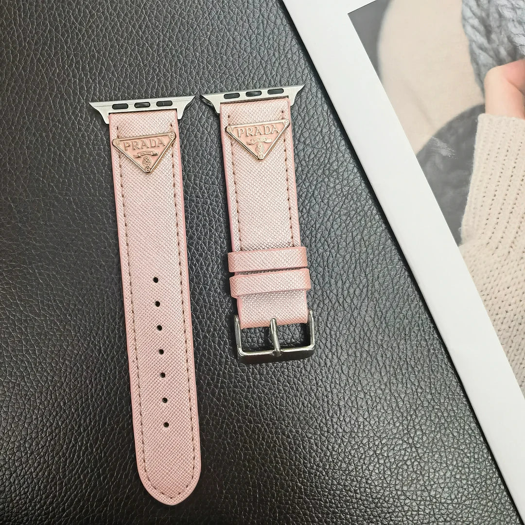Tali Jam Tangan Kulit Apple Watch dengan Label Monogram Segitiga Ganda