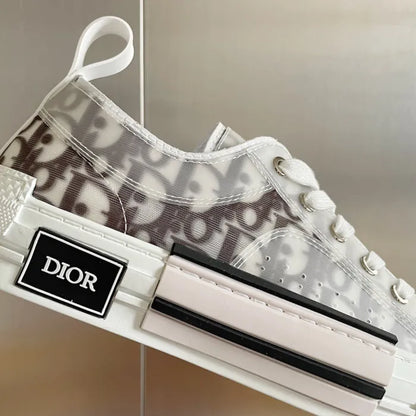 D - SNEAKERS