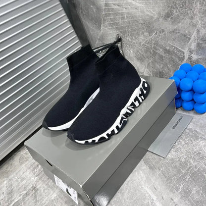 B - SNEAKERS
