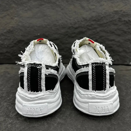 A - SNEAKERS