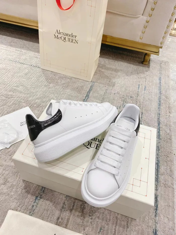 A - SNEAKERS