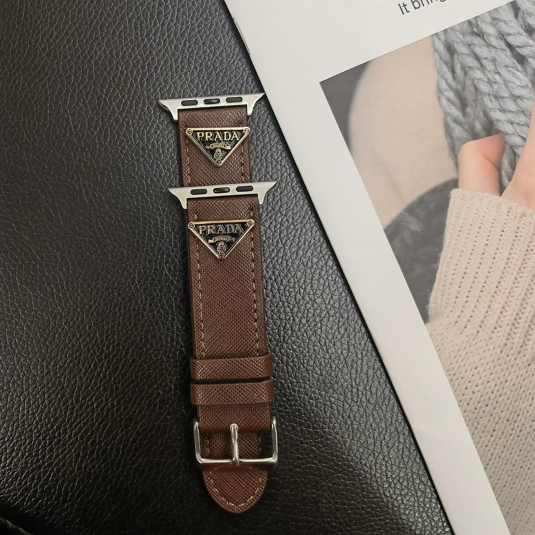Tali Jam Tangan Kulit Apple Watch dengan Label Monogram Segitiga Ganda