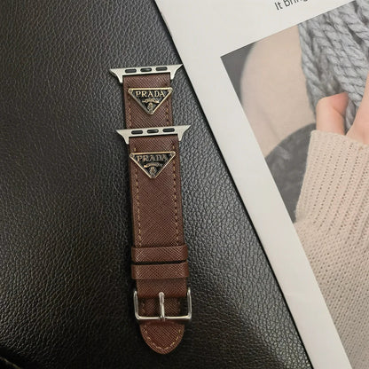 Tali Jam Tangan Kulit Apple Watch dengan Label Monogram Segitiga Ganda