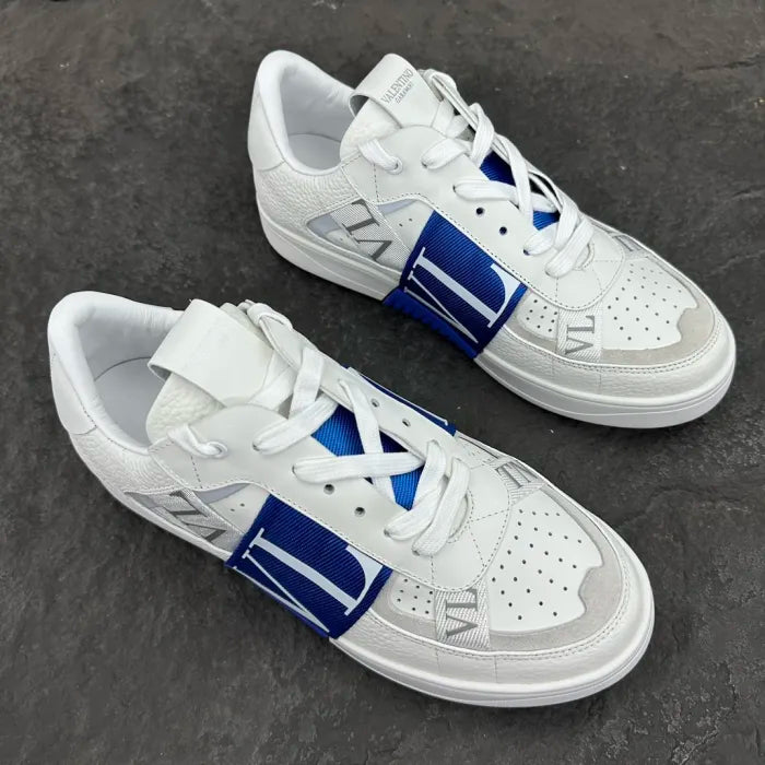 V - SNEAKERS