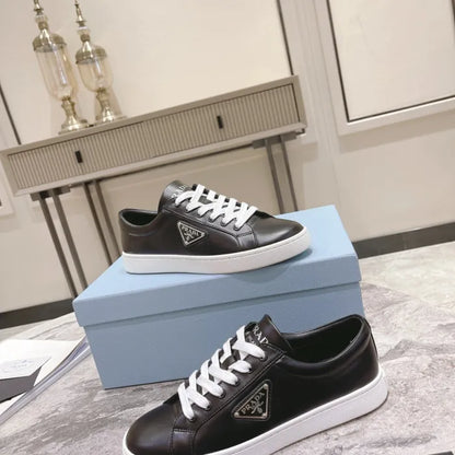 P - SNEAKERS